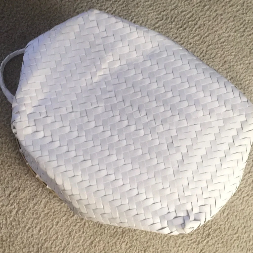 WHITE WITH TAN TRIM HANDMADE STRAW BASKET/NEW